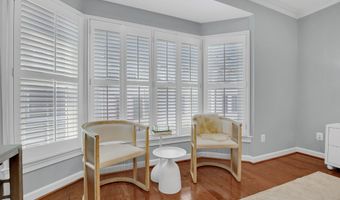 1818 POTOMAC GREENS Dr, Alexandria, VA 22314