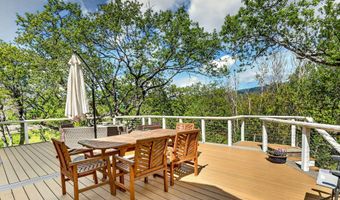 723 Reiten Dr, Ashland, OR 97520