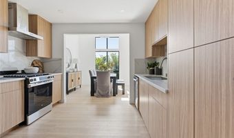 10820 Holman Ave 204, Los Angeles, CA 90024