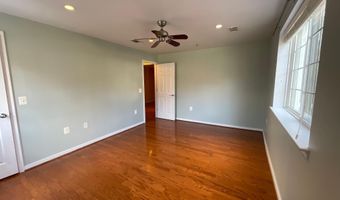 4061 S FOUR MILE RUN Dr 301, Arlington, VA 22204