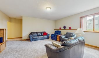 1415 Lake Shore Cir SE, Altoona, IA 50009