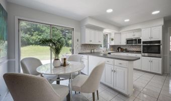 11124 HUNT CLUB Dr, Potomac, MD 20854