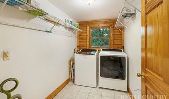 321 Grays Shadow Ln, Banner Elk, NC 28604