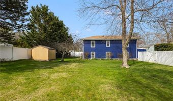 9 Valley Dr, Bristol, RI 02809