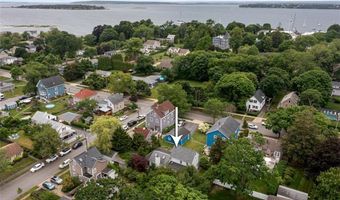 4 Garfield Ave, Bristol, RI 02809