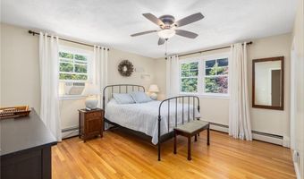 68 Daniel Dr, North Kingstown, RI 02852