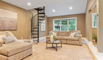 67 Quaker Ln, Bolton, MA 01740
