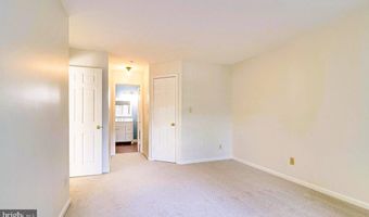 244 S REYNOLDS St 303, Alexandria, VA 22304