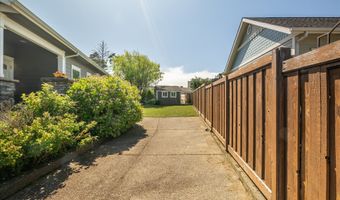 728 ROGERS Pl, Bandon, OR 97411