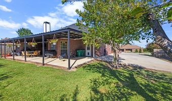 108 Deer Creek Dr, Alvord, TX 76225