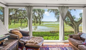 5 Petigru Dr, Beaufort, SC 29902
