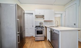 33 Kay St, Newport, RI 02840