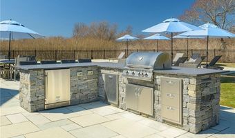 1048 Ocean Rd, Narragansett, RI 02882