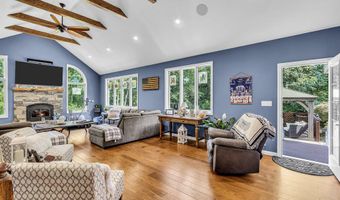 156 Magnolia Ln, Middletown, NJ 07748