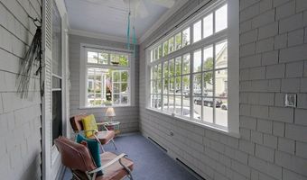 2 Summer St B, Newport, RI 02840