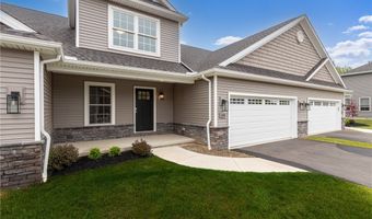 30 Essex Woods Ln B, Amherst, NY 14228