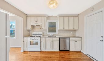 38 Berger Ave, Amityville, NY 11701