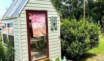 619 Q St, Aurora, NE 68818
