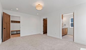 625 KIRKLAND Ave, Algoma, WI 54201