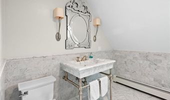 127 Harrison Ave 7, Newport, RI 02840