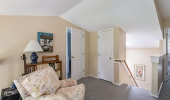 11 Lake Forest Dr, Burlington, VT 05401