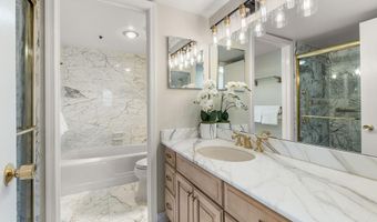 1101 S ARLINGTON RIDGE Rd 214, Arlington, VA 22202