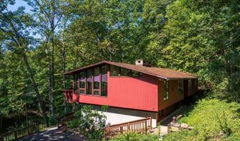 15 Angela St, Athens, OH 45701