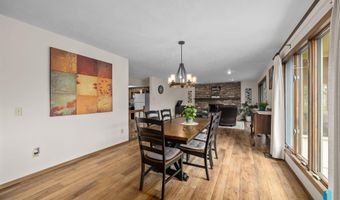 2908 N Oak Rd, Brandon, SD 57005