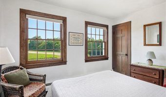 8 Taylor's Ln N, Little Compton, RI 02837