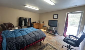 1306 Shull St, Ava, MO 65608