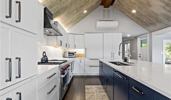 166 New Meadow Rd, Barrington, RI 02806