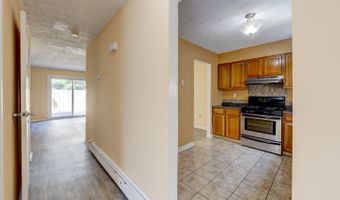 132 Sutton Pl 132, Bloomfield, CT 06002