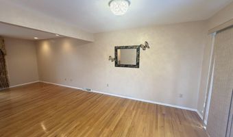 4 Nicholas Dr, Albany, NY 12205