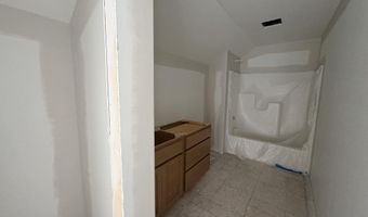 2220 Golfview Dr, Auburn, IN 46706