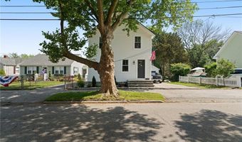32 Richmond St 1, Bristol, RI 02809
