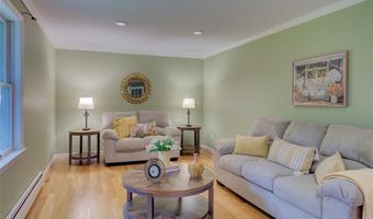 31 Edgewater Rd, Narragansett, RI 02882