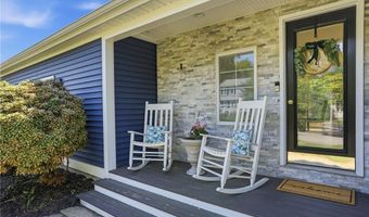34 Brooks Farm Dr, Bristol, RI 02809