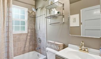 11005 Park Rd, Anchorage, KY 40223