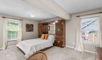 647 Waterford Ridge Dr, Ballwin, MO 63021