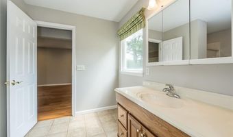 693 Woodrun Ct, Ballwin, MO 63021