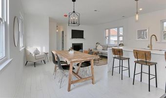 2501 CREST St, Alexandria, VA 22302