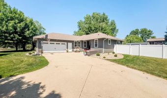 208 W Chapelwood Dr, Brandon, SD 57005