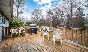 20 Provost Dr, Airmont, NY 10901