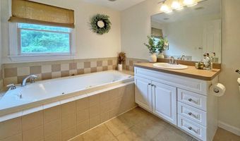 162 Ivy Hill Dr, Aberdeen, NJ 07747