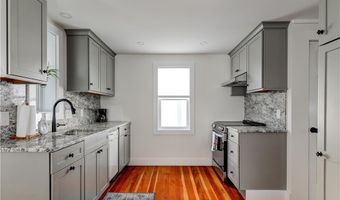 5 Howard St 2, Newport, RI 02840