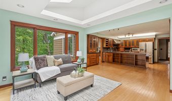 1331 N BRIARCLIFF Dr, Appleton, WI 54915