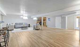 894 Napoli Dr, Ballwin, MO 63021