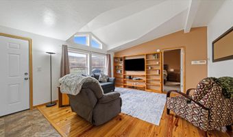 317 7th St, Benton City, WA 99320