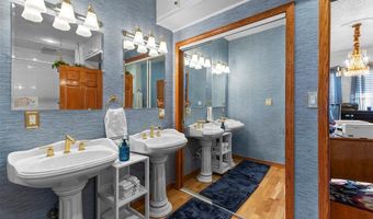 722 E 18th St, Ada, OK 74820