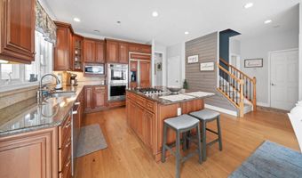 33 WATERTON Dr, Bear, DE 19701